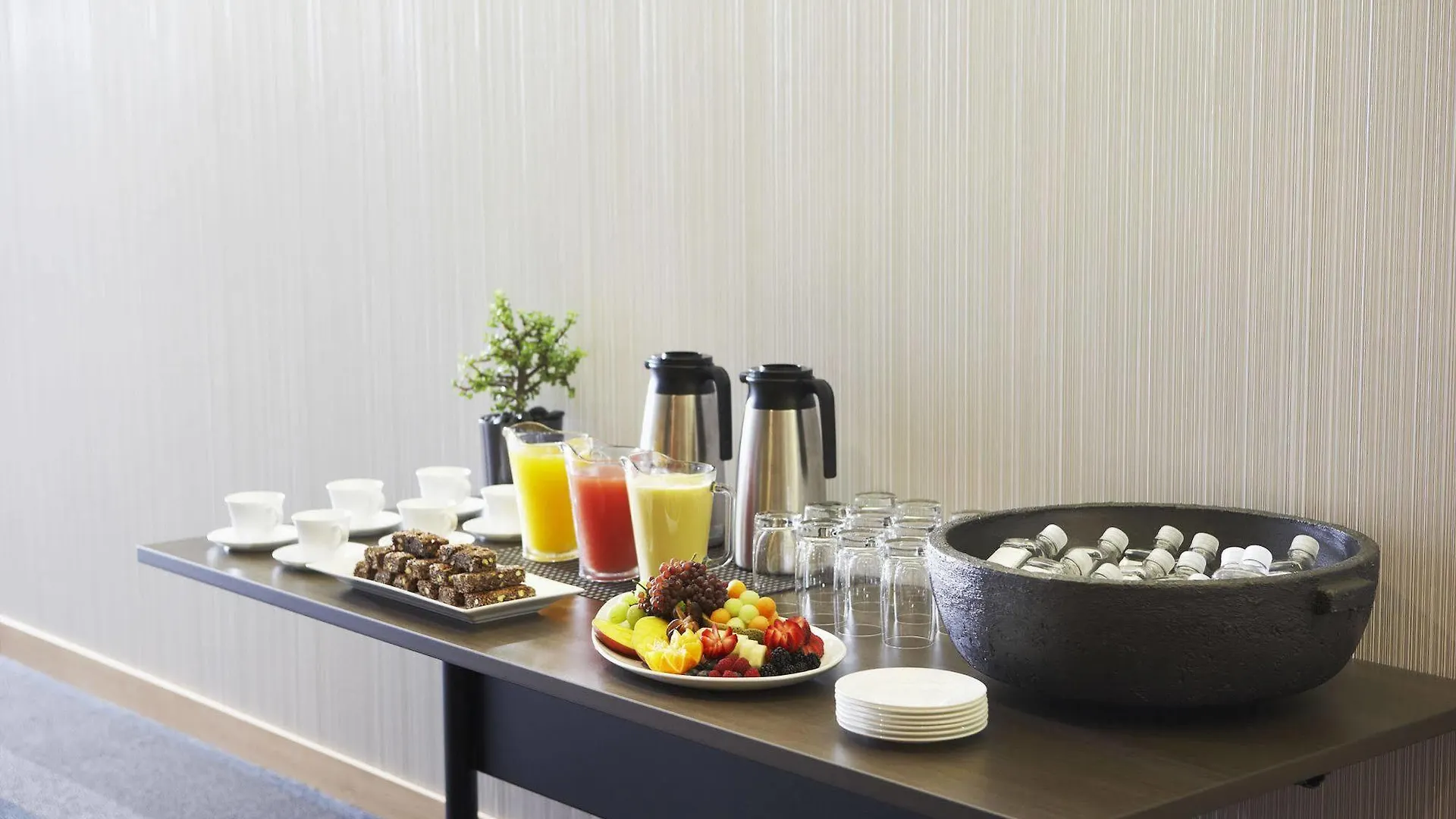 Le Germain Hotel Maple Leaf Square Toronto 4*,