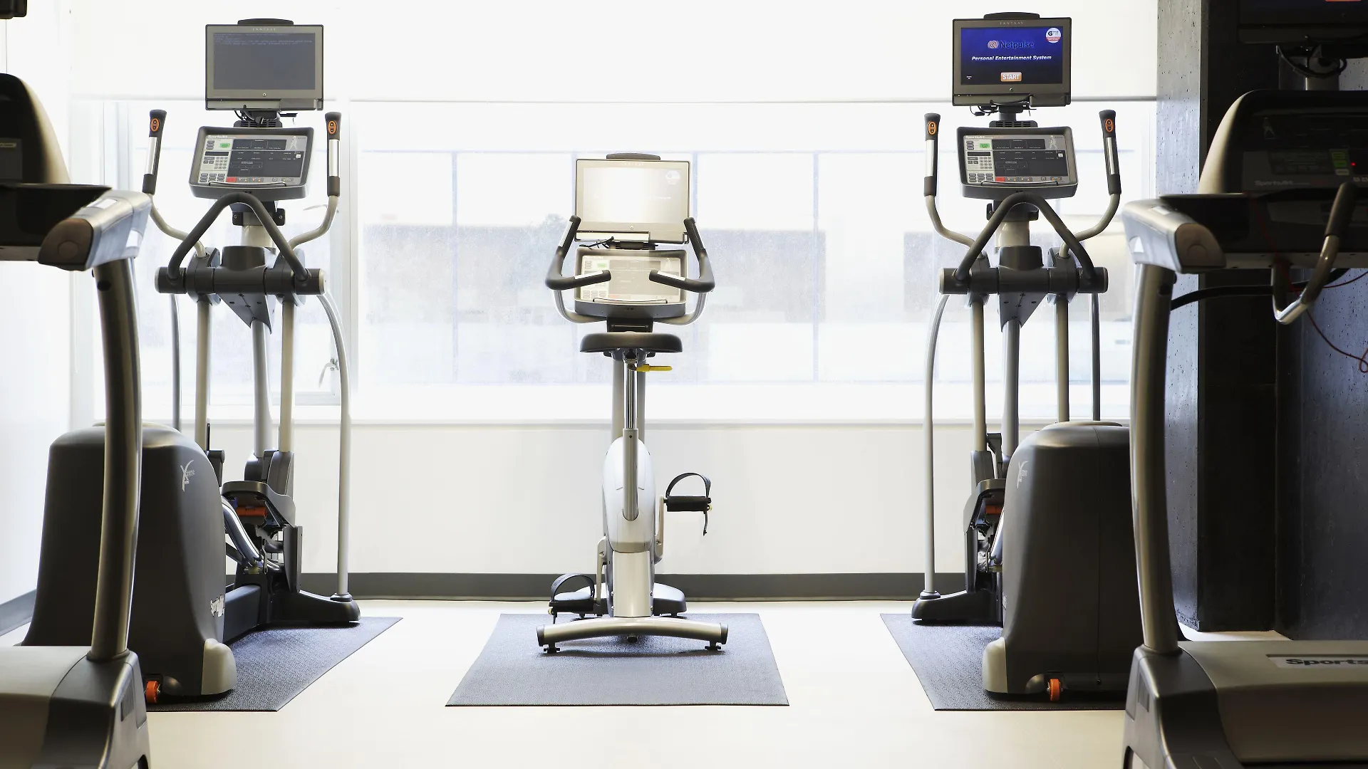 Le Germain Hotel Maple Leaf Square Canada