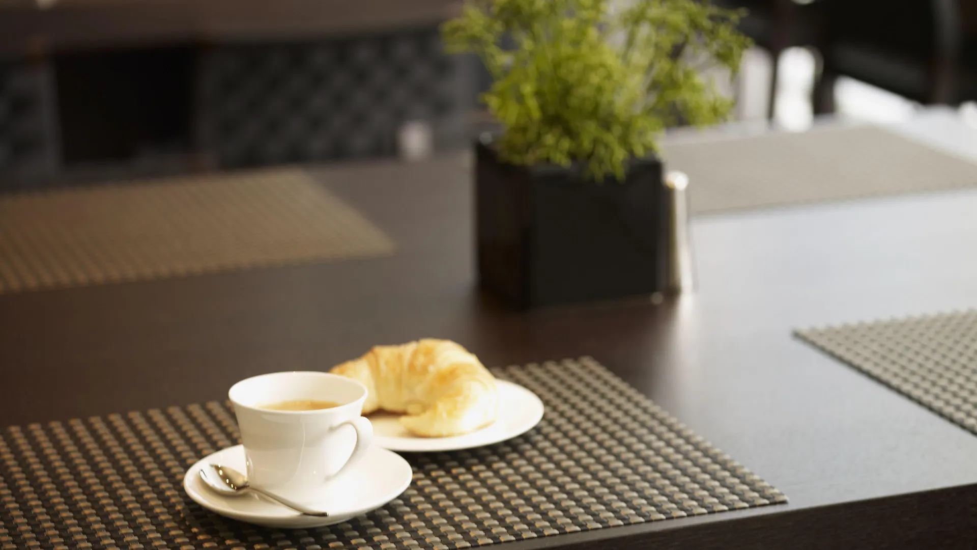 Le Germain Hotel Maple Leaf Square