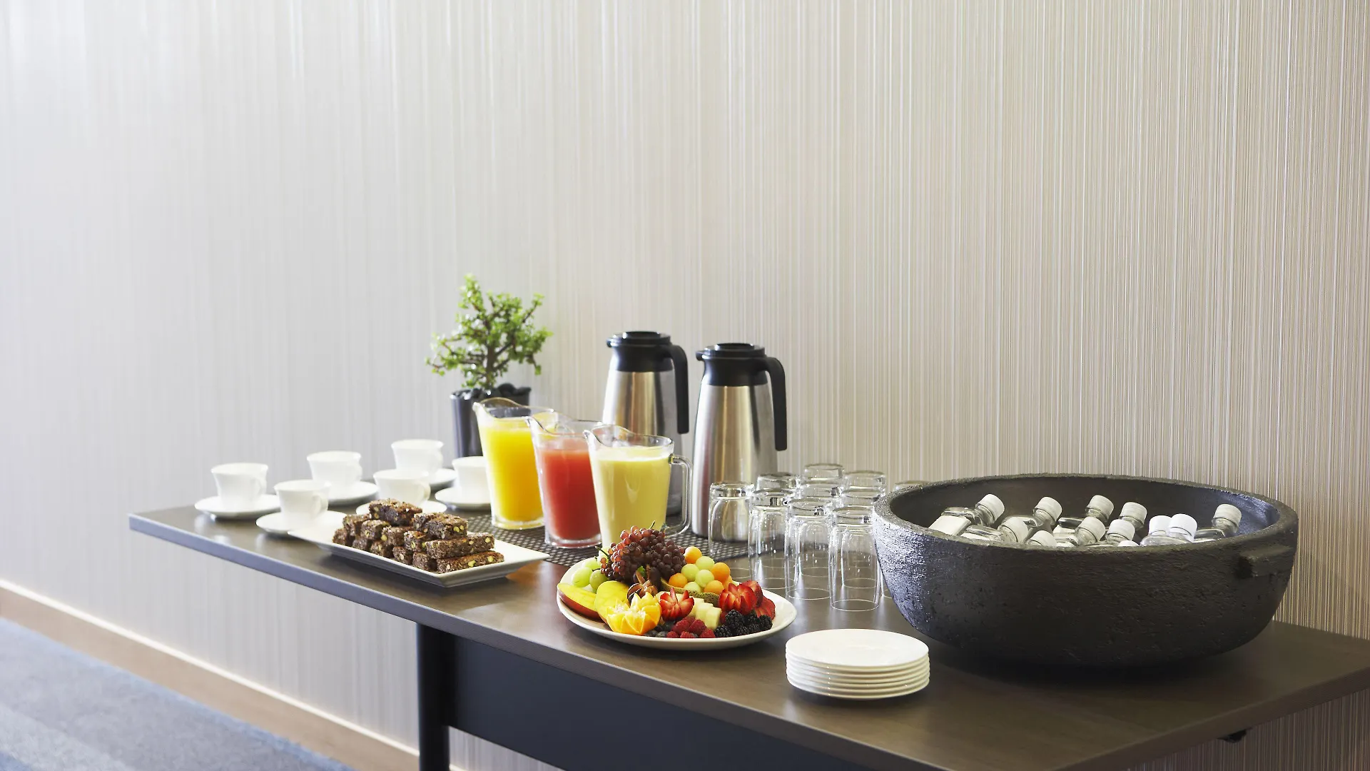 Le Germain Hotel Maple Leaf Square 4*, Toronto Canada