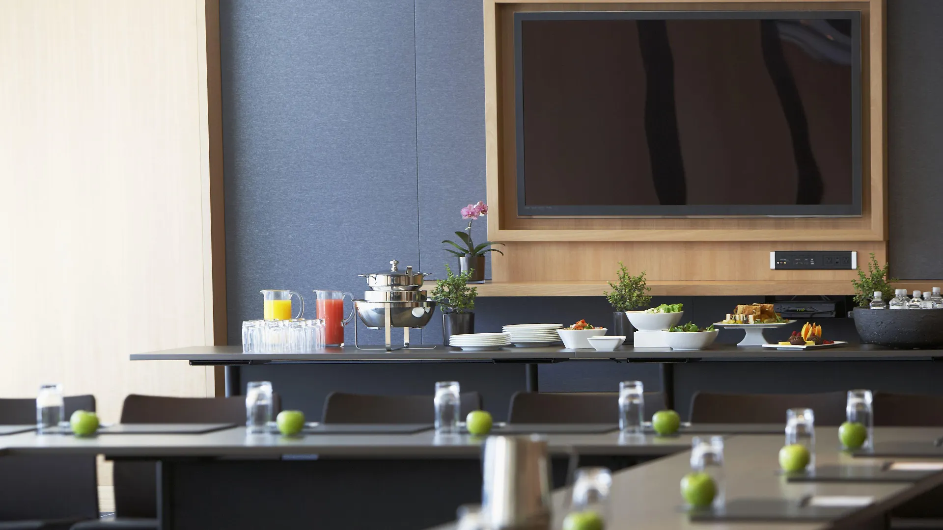 Le Germain Hotel Maple Leaf Square