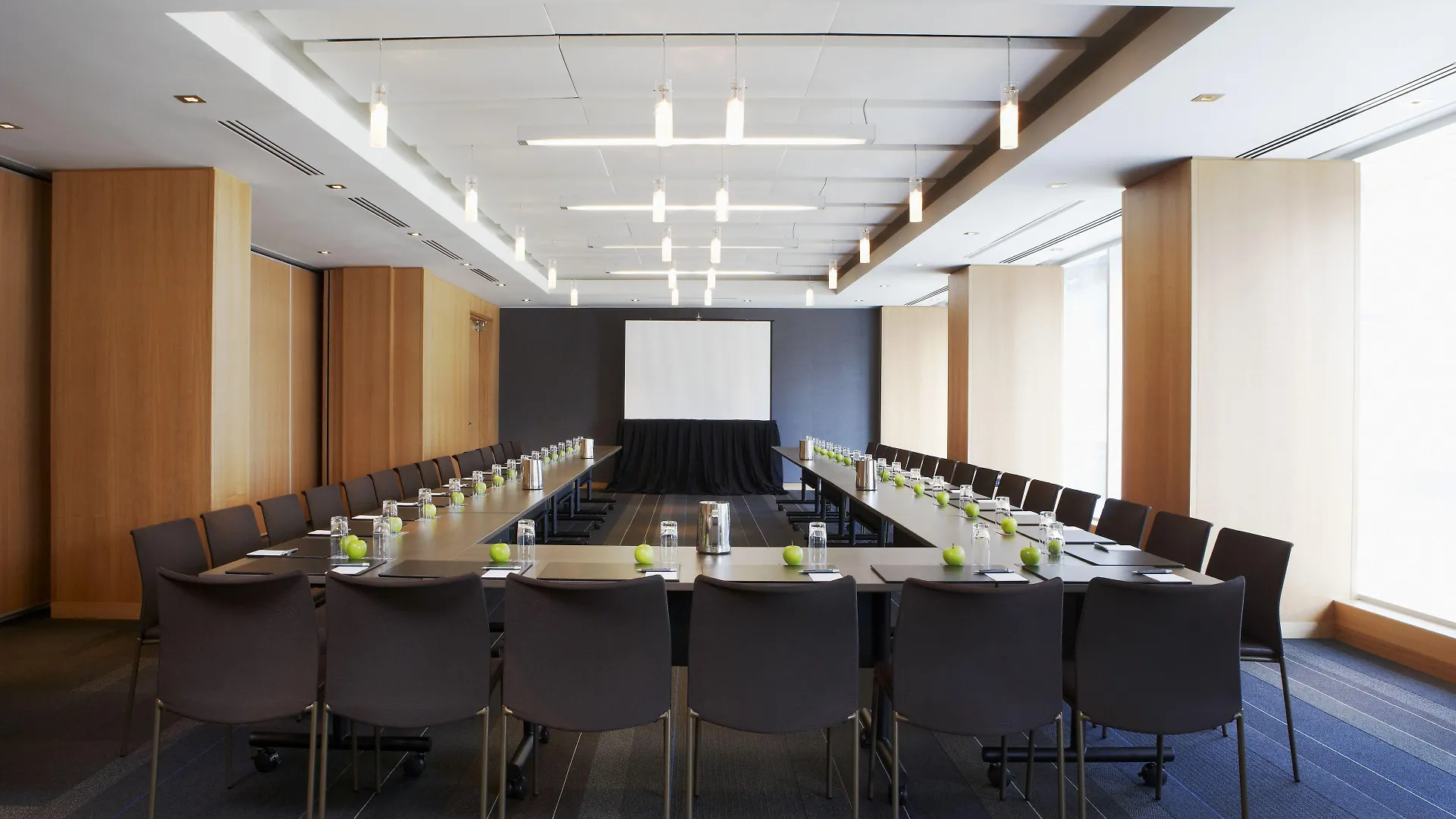 Le Germain Hotel Maple Leaf Square 4*, Toronto Canada