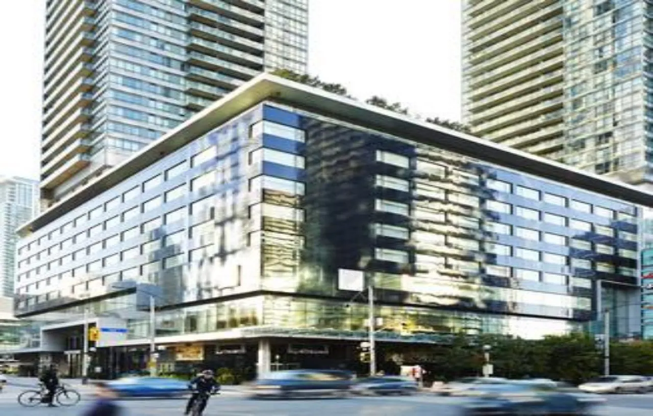 Le Germain Hotel Maple Leaf Square